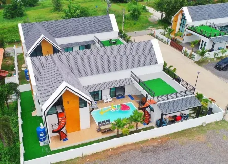 Level UP pool villa Rayong Отели рядом с достопримечательностью «Mae Ram Phueng Beach»