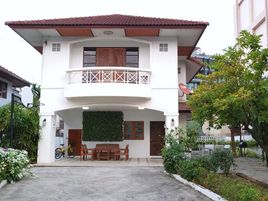 Poon House Nimman: Spacious Stay Near Attractions - Chiang Mai