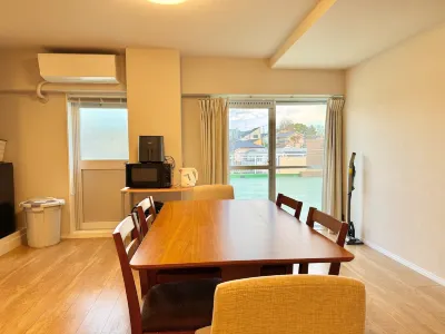 Luxurious stay with a rooftop balcony of over 100 square meters! Disukauntodoraggukosumosu Soshigayaten 주변 호텔