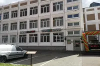 Веллион Водный Отели рядом с достопримечательностью «Башня Эйфеля в миниатюре»