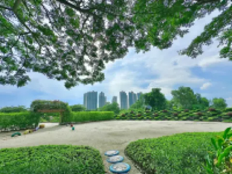 Casa Forest Modern Suites at Forest City JB