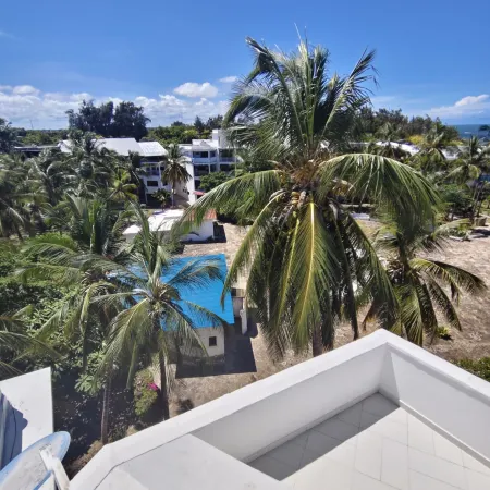 Beachfront Penthouse (Kaya II)• Reliable Solar & Full AC