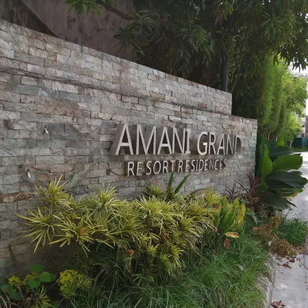 Condo Azur Suites Amani A125, near Airport, Netflix, Cozy with Luxurious Pool and Gym