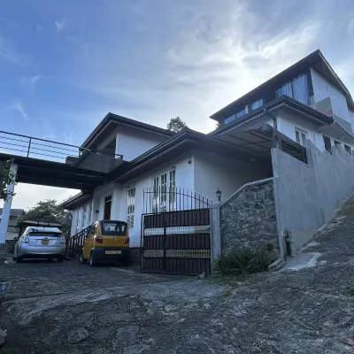HnM Kandy Double or Family Suite Hotels near Lankatilaka Temple