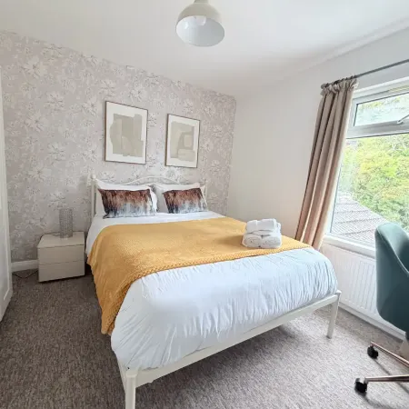 ONYX 4BR central Cambridge, with parking & garden