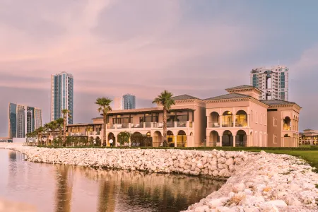 Royal Saray Resort Отели в г. Seef