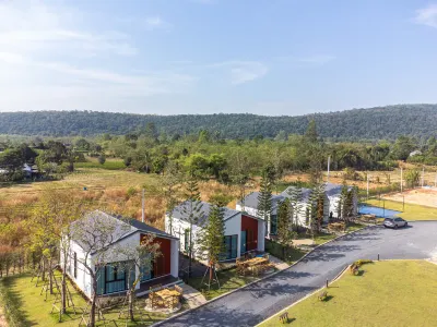 myrrh. Resort Hotel dekat 巴真武里乔木