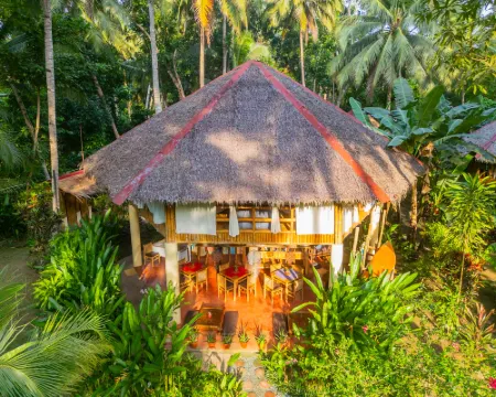 ウォーター トゥ フォレスト エコロッジ ロボックのホテル