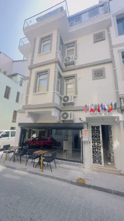 La Mer Old City Hotel Отели рядом с достопримечательностью «Литературный музей-библиотека Ахмеда Хамди Танпынара»