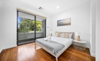 Luxury Retreat & Spacious 4BR House in Willoughby