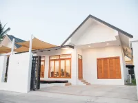 Chao Sam Ran Pool Villa Phetchaburi (Cha-Am , Hua-Hin) Hotels near Puek Tian