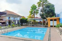 TwoSpaces Living at Matahari Homestay, Batu - مسبح