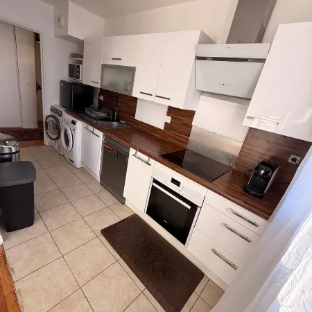 Elegant Massy Apartment near Paris and TGV/RER with 2 Parking Spaces