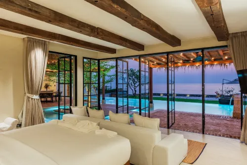 Sunkissed Retreat Ultra Luxury Private Beachfront 5 BRs Pool Villa - baru