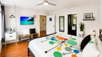 House 5863- Chicago's Premier Bed and Breakfast - Bed and Breakfasts