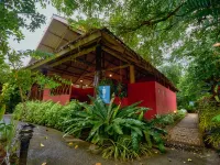 薩瓦斯迪瀉湖露營及餐廳 Culture Center of Thai Mueang District附近的飯店