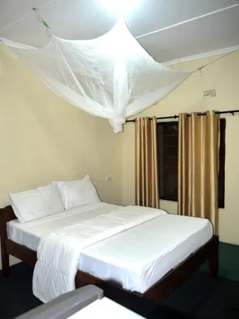 Royal South Luangwa Safaris Lodge