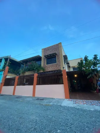 Len's Staycation 3BDR-2BR-Downstairs, Netflix & Wifi Отели рядом с достопримечательностью «J.P. Laurel Mangrove Board Walk»