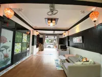 [Central] Spacious Ancient Home - 2 Bedroom Apartment With private living/dining/kitchen area