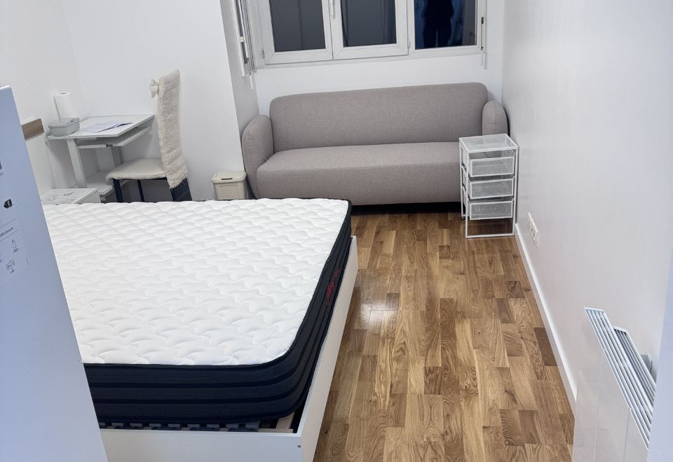 파리 숙소 거실 예시