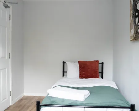 Reardon Apartment - Parking/Wifi - Warwick Hotels in Warwick