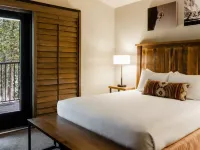 Waybound Yosemite Hotels in Fish Camp