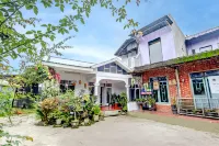 OYO 94841 Alodia Homestay Family