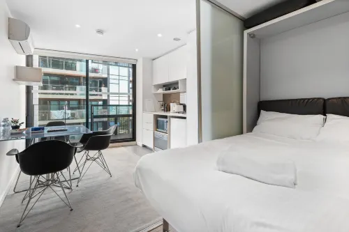 Urban Studio Retreat | Melbourne CBD Living - C27