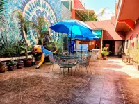 Whost Hotel y Hostal - 2-Star