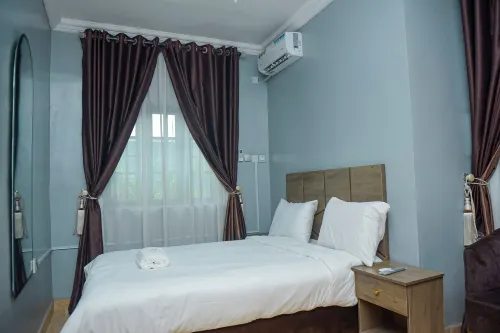 Living Space Apartment Emerald Suite - Apartemen