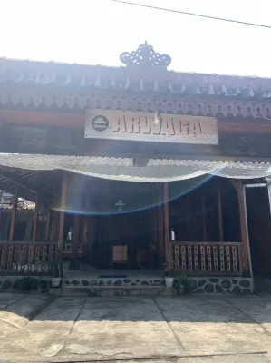 Arwaga Homestay - Parkplatz