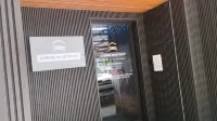 CHIENG APARTMENT Hoteles cerca de Palacio de Nurul Iman