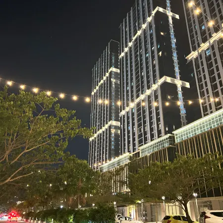 53rd Floor, 2 Br, Netflix, Apt with View by Sky