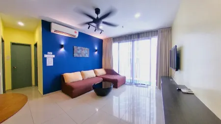 Up to 9pax, i-City i-Suite FREE WIFI 50"TV Отели рядом с достопримечательностью «UOA Business Park Property Gallery»