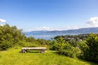 Large luxurious apartment with private terrace and parking Hotels in Bergen