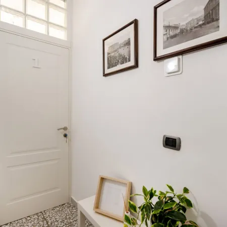AuGuStea - Modern Central Suites