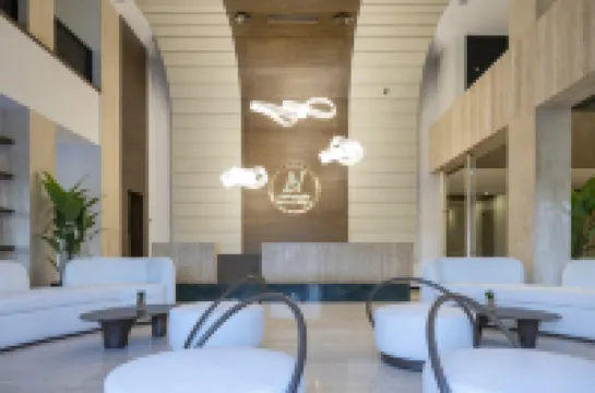 โรงแรม ลักชัวรี ไนท์ อัล ยาสมิน