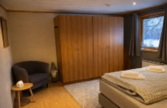 Lofoten Aurora House | Cozy & Private Stay with Fireplace