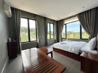 Alicia Resort Hotels near Long Set Beach