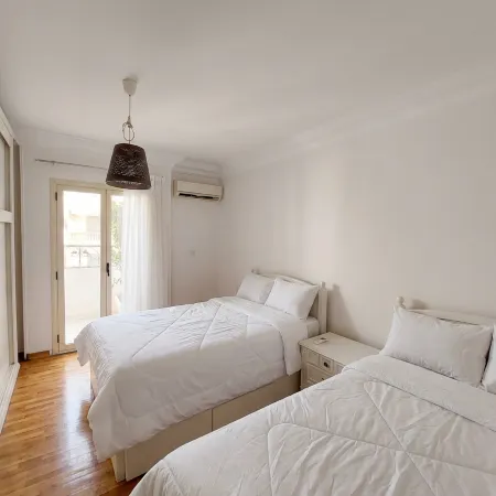 Downtown Private Studio | Rooftop Jacuzzi & Views
