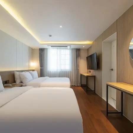 Busan Yongho-dong Athena Hotel Отели рядом с достопримечательностью «Храм Чонхёсовон»
