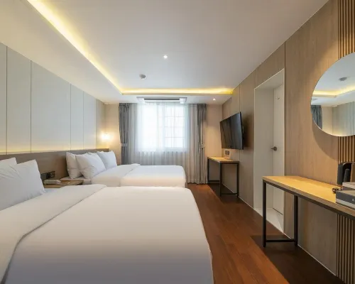 Busan Yongho-dong Athena Hotel Hotels near أوريوكدو سكاي ووك