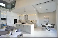 Luxury 2-Bed Suite /Private Bath/Near YVR/Free Parking