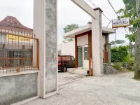 Hotel Harmony Syariah near Alun Alun Temanggung - parking