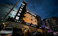 Changwon Myeongseodong Namuneulbo Hotel - พร้อมWifi