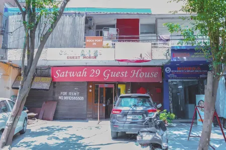 Hotel Satwa 29 Отели рядом со станцией Nizamuddin Railway Station