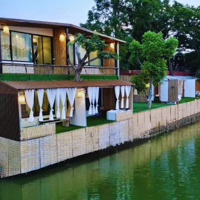 Baanrimnam Resort Lopburi Hotels near Wat Tha Manao