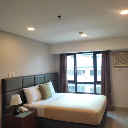 Milton Hotel Makati Отели рядом со станцией Станция ПНР Пасай-Роуд