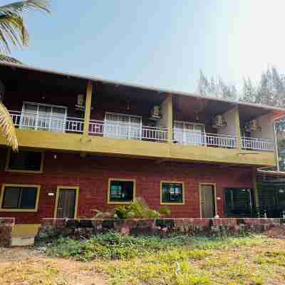 Maitri Beach Resort Hotel Exterior