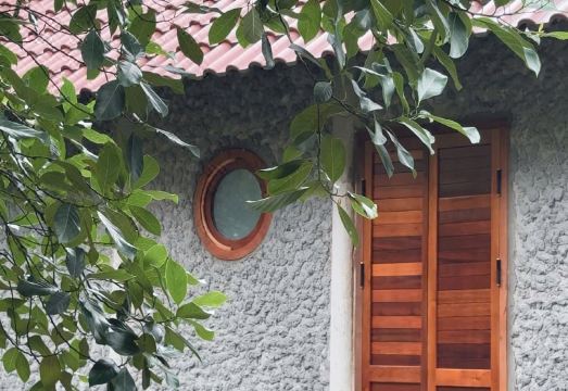 자연 속 방갈로